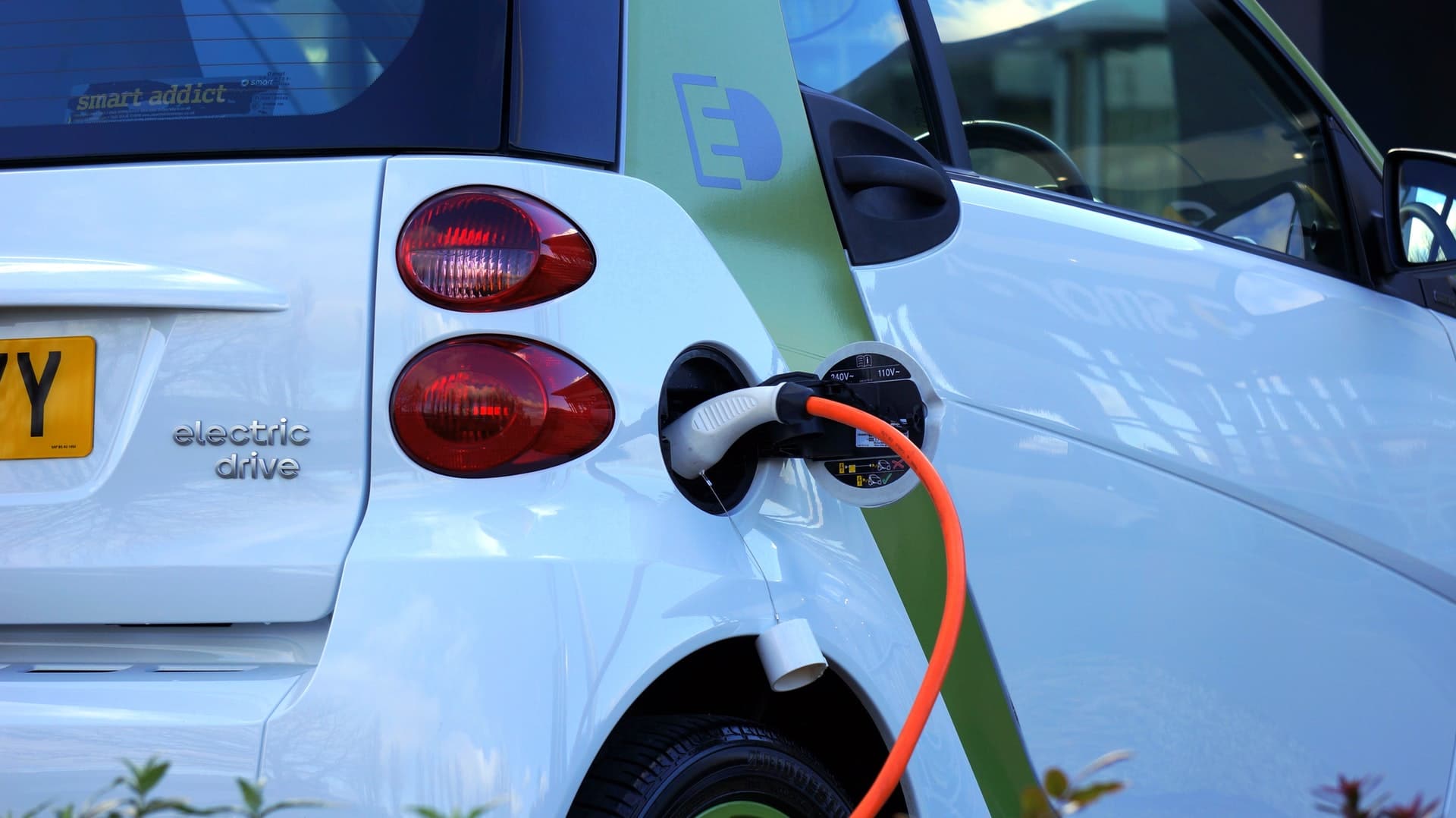 What are the Safety Concerns with Electric Cars? Cascade Collision
